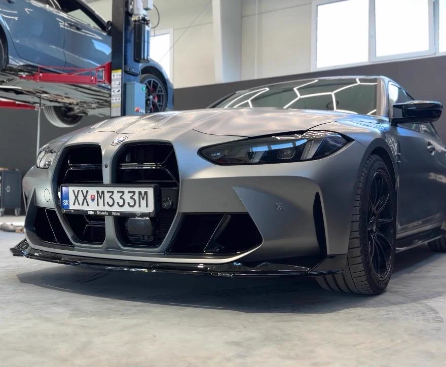 BMW M3 G80 s CS body kitom — predok